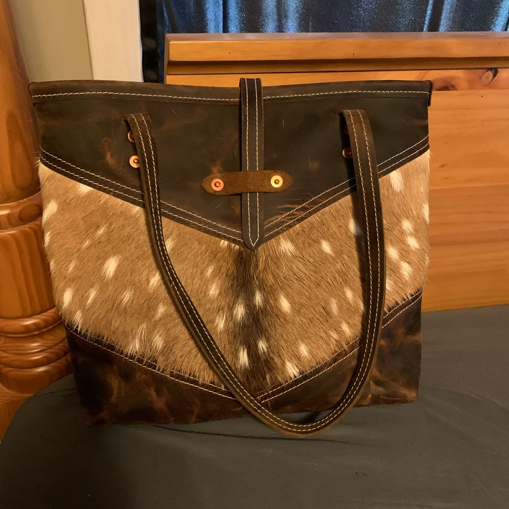 Beautiful hair on Hyde axis tote.